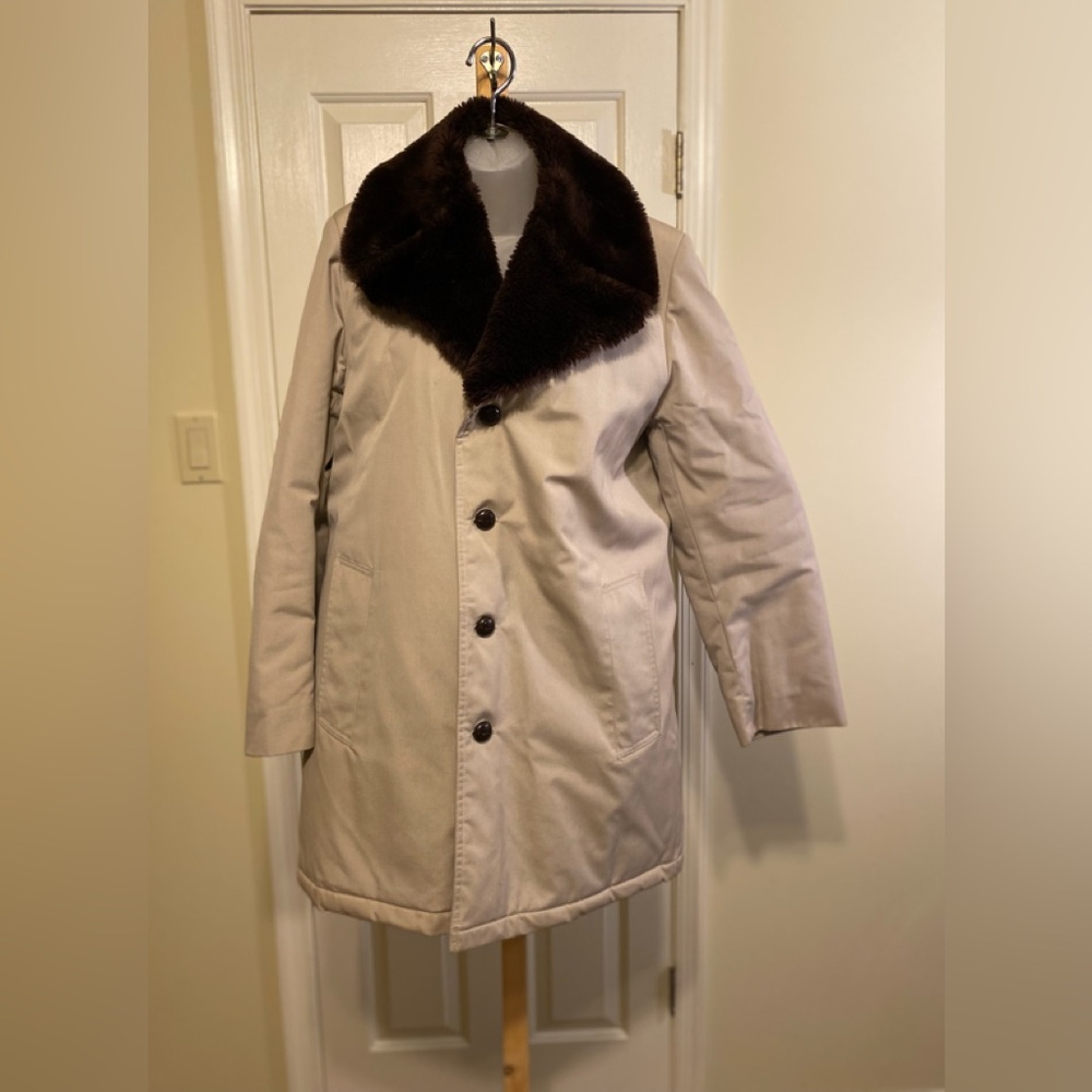 Misty Harbor - VINTAGE Mens cream color coat with faux fur collar trim, Size: 38